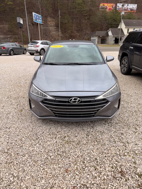 2019 Hyundai Elantra Image 2