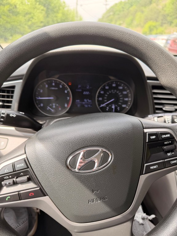 2018 Hyundai Elantra Image 5