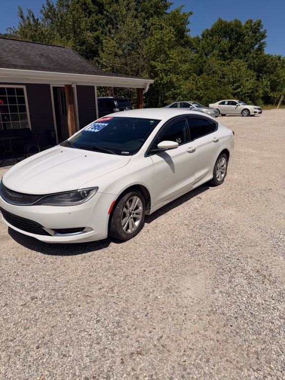 2016 Chrysler 200 Image 3