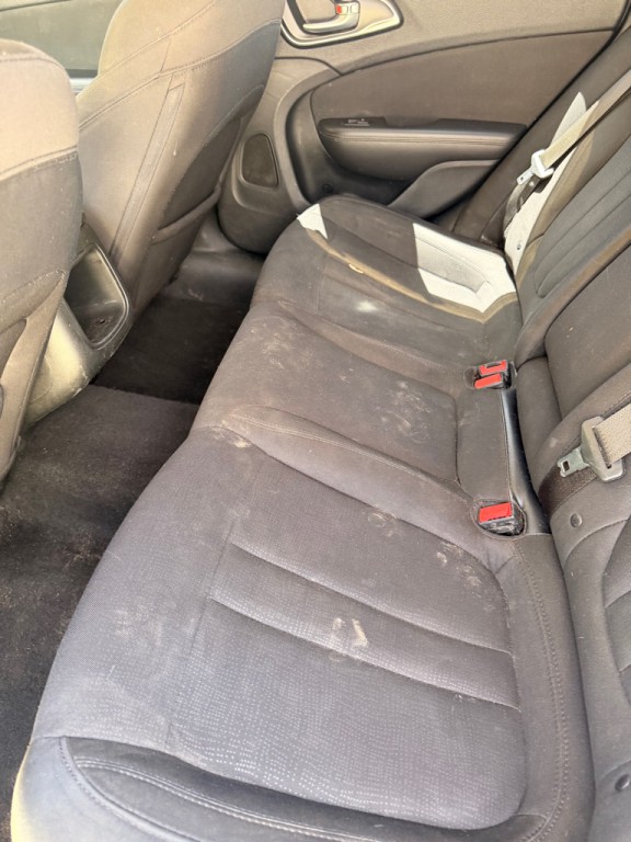 2016 Chrysler 200 Image 7