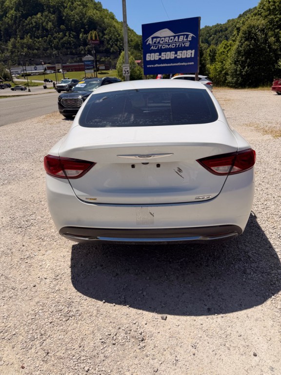 2016 Chrysler 200 Image 8