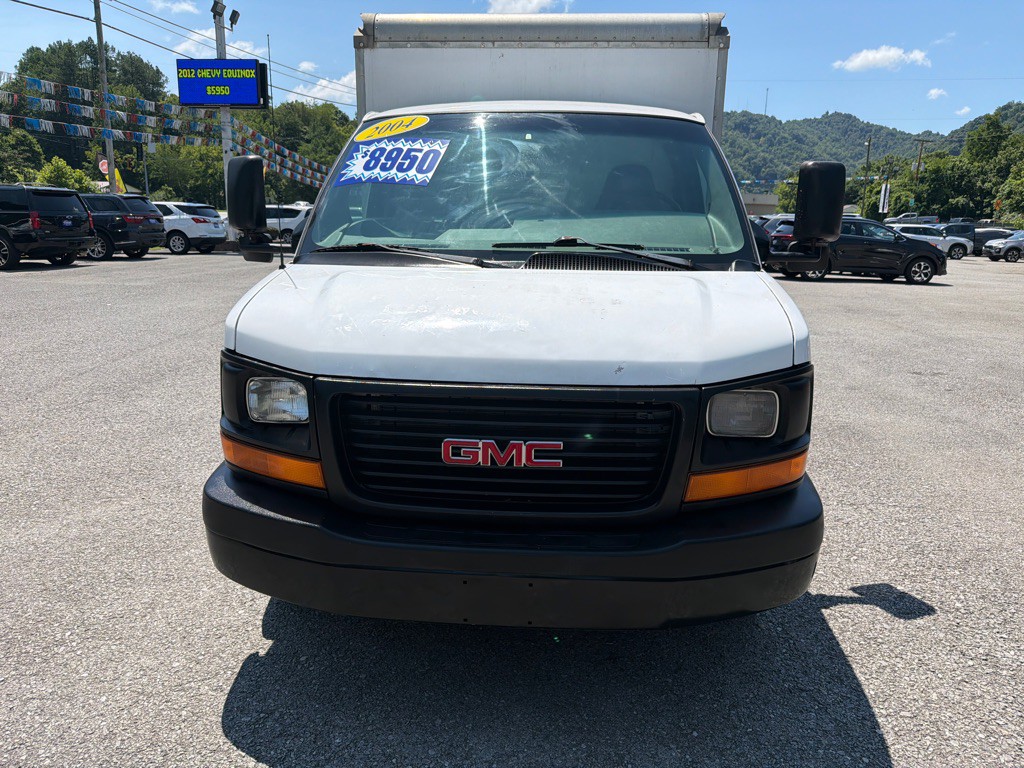 2004 GMC Savana Image 2