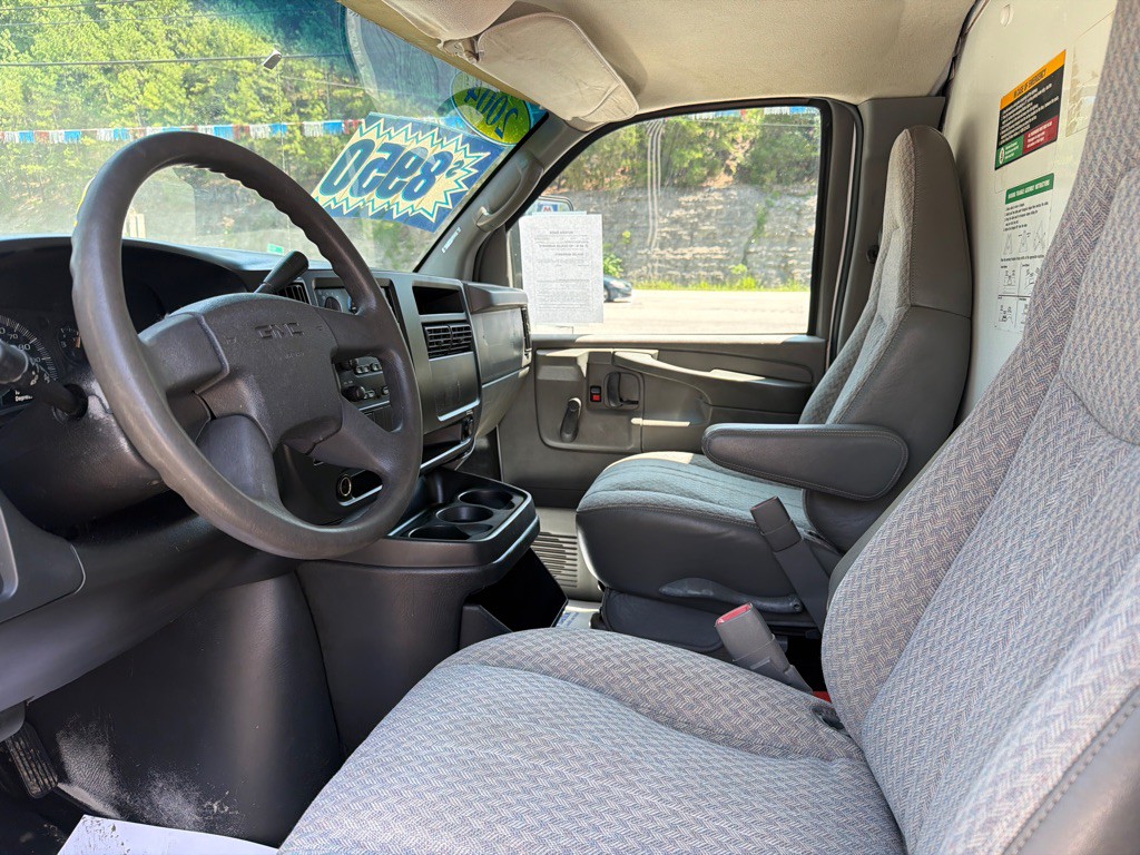 2004 GMC Savana Image 4