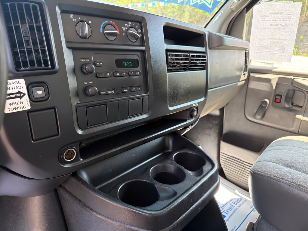 2004 GMC Savana Image 6