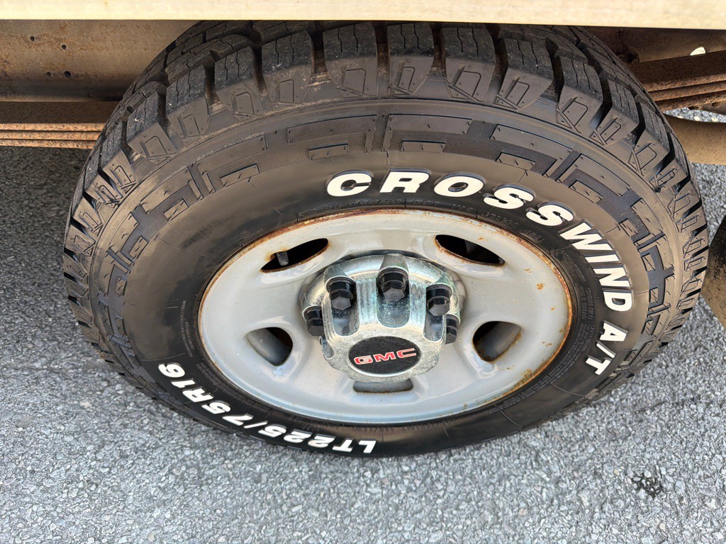 2004 GMC Savana Image 8