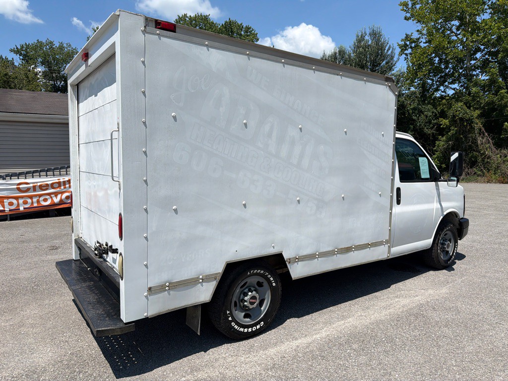 2004 GMC Savana Image 11