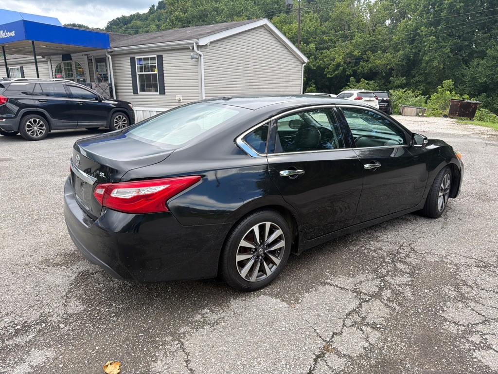 2017 Nissan Altima Image 9