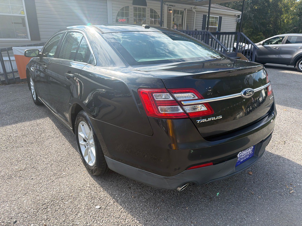 2013 Ford Taurus Image 8