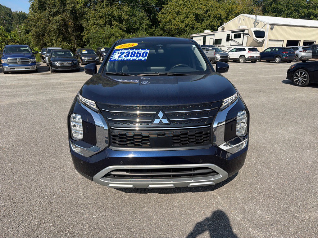 2024 Mitsubishi Outlander Image 2