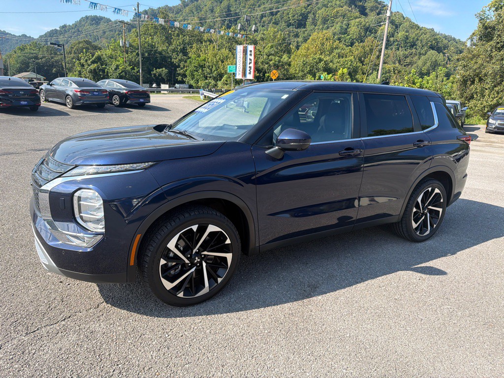 2024 Mitsubishi Outlander Image 3
