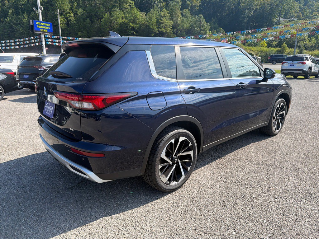 2024 Mitsubishi Outlander Image 11