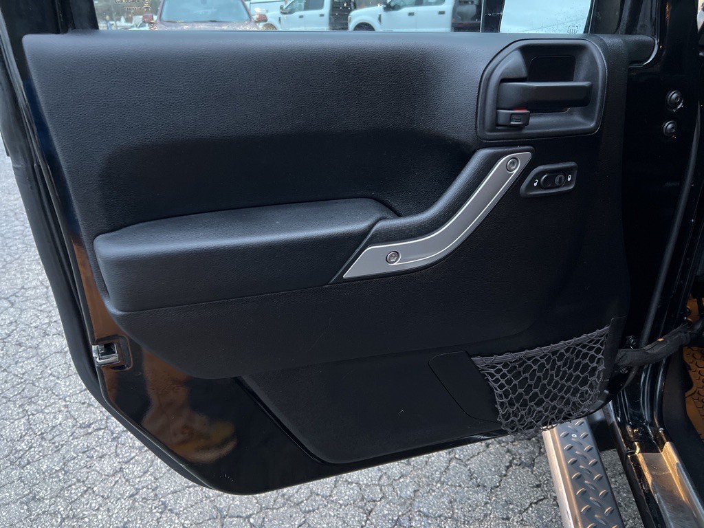 2013 Jeep Wrangler Image 16