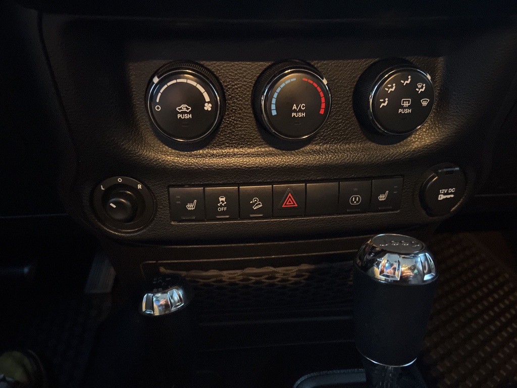 2013 Jeep Wrangler Image 26