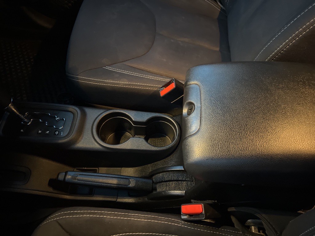 2013 Jeep Wrangler Image 28