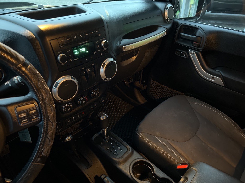 2013 Jeep Wrangler Image 31