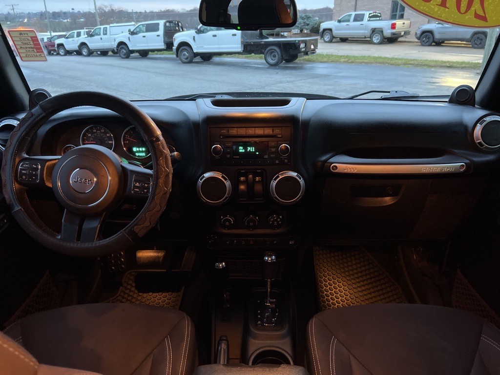 2013 Jeep Wrangler Image 32