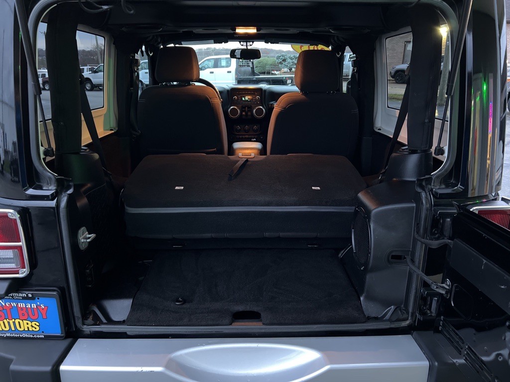 2013 Jeep Wrangler Image 35