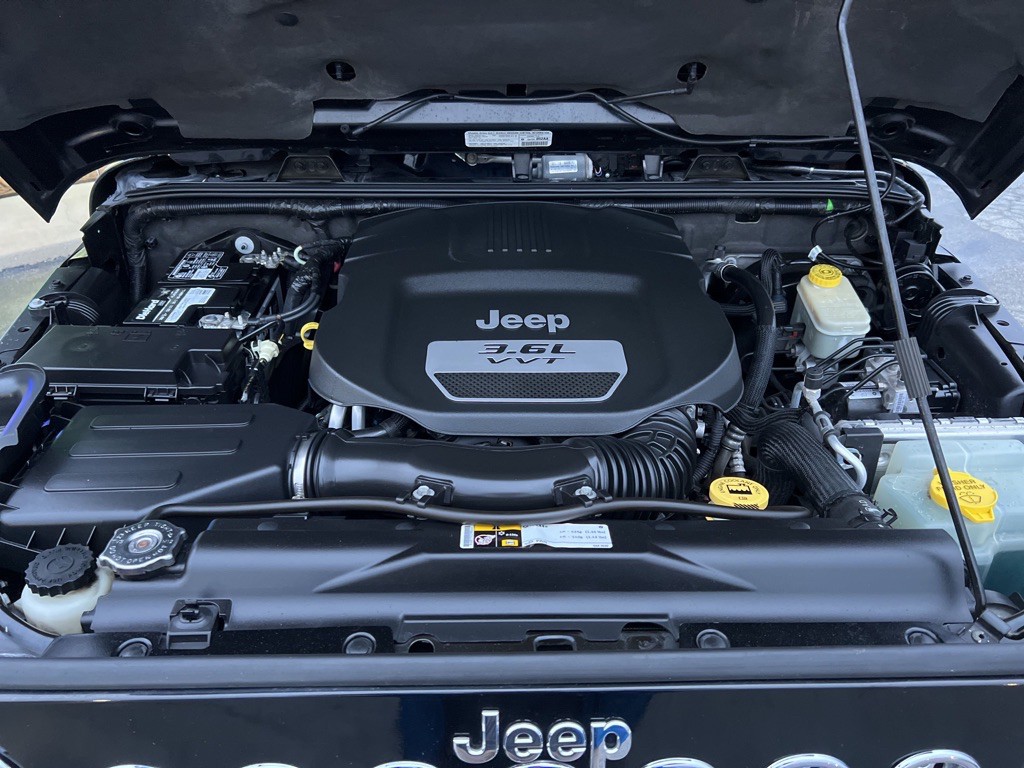 2013 Jeep Wrangler Image 38