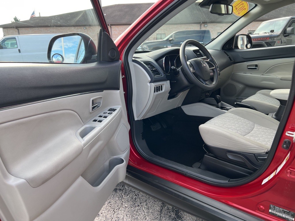 2021 Mitsubishi Outlander Image 15