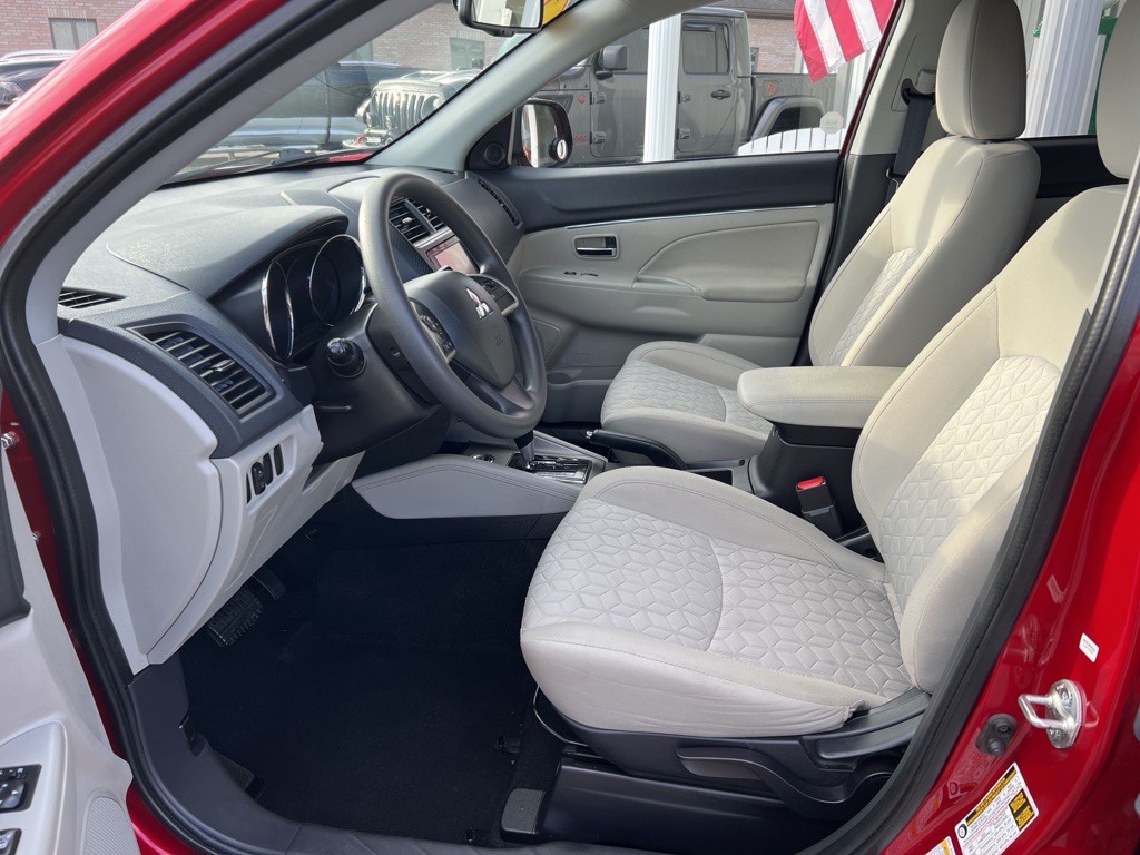 2021 Mitsubishi Outlander Image 17