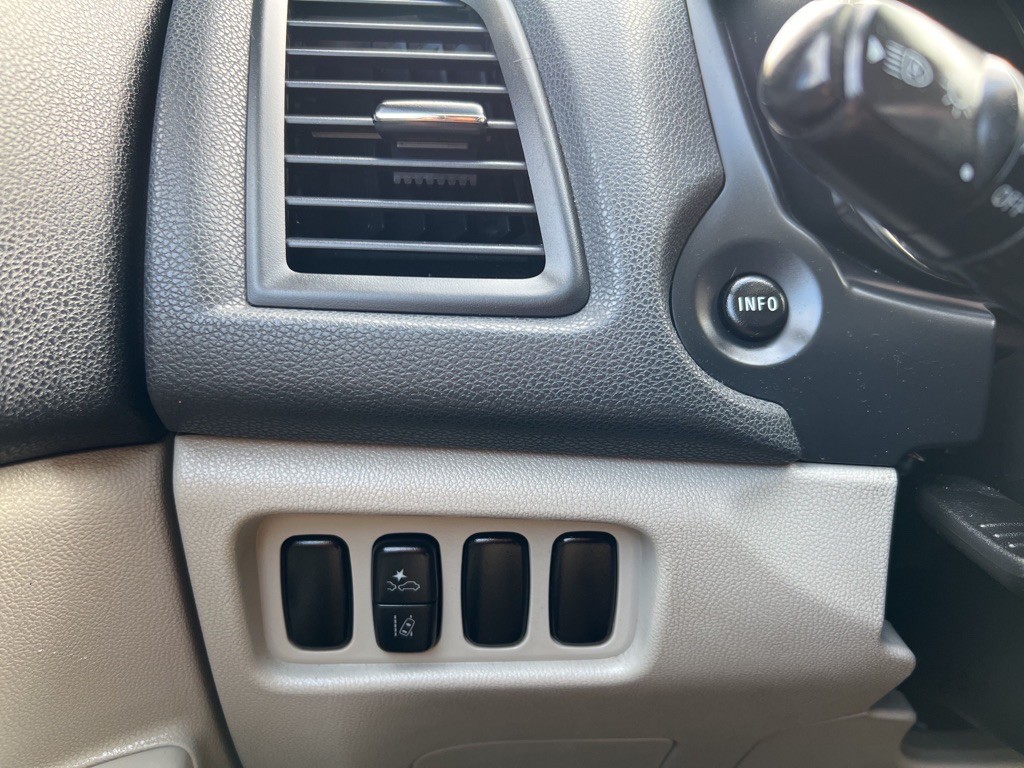 2021 Mitsubishi Outlander Image 25
