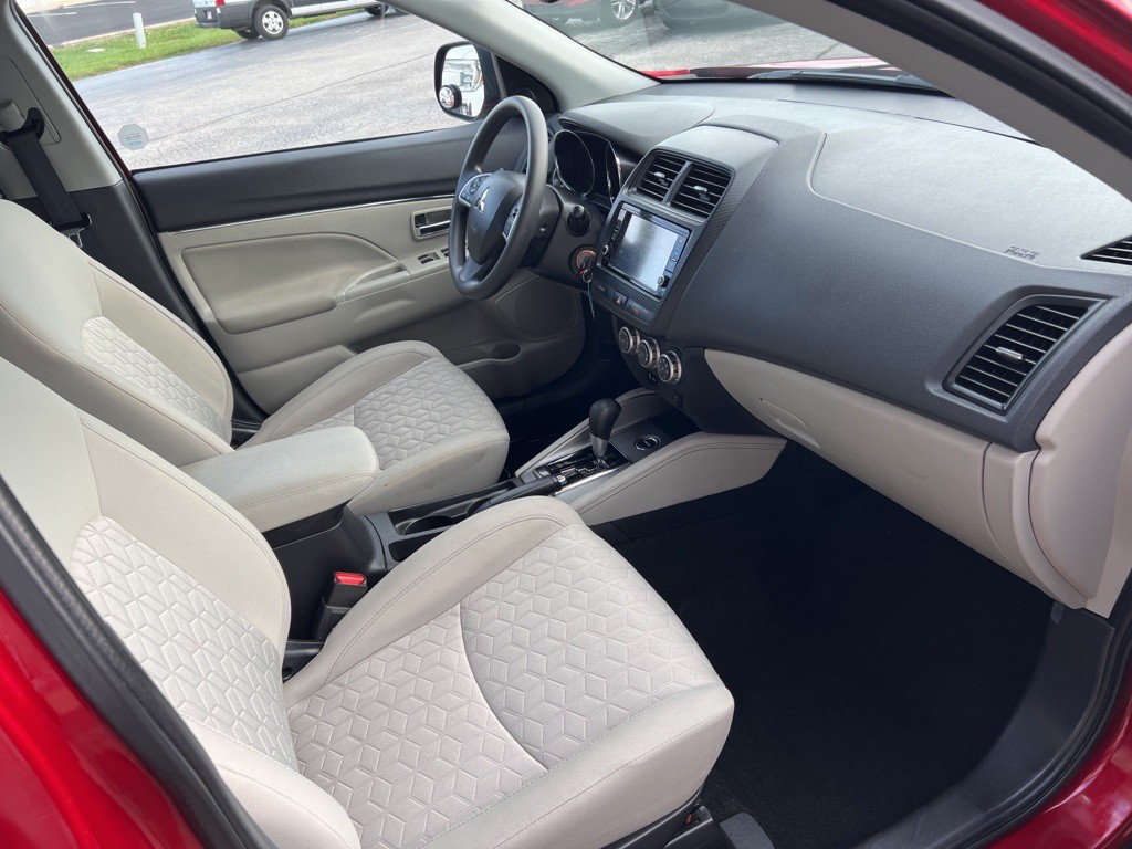 2021 Mitsubishi Outlander Image 42