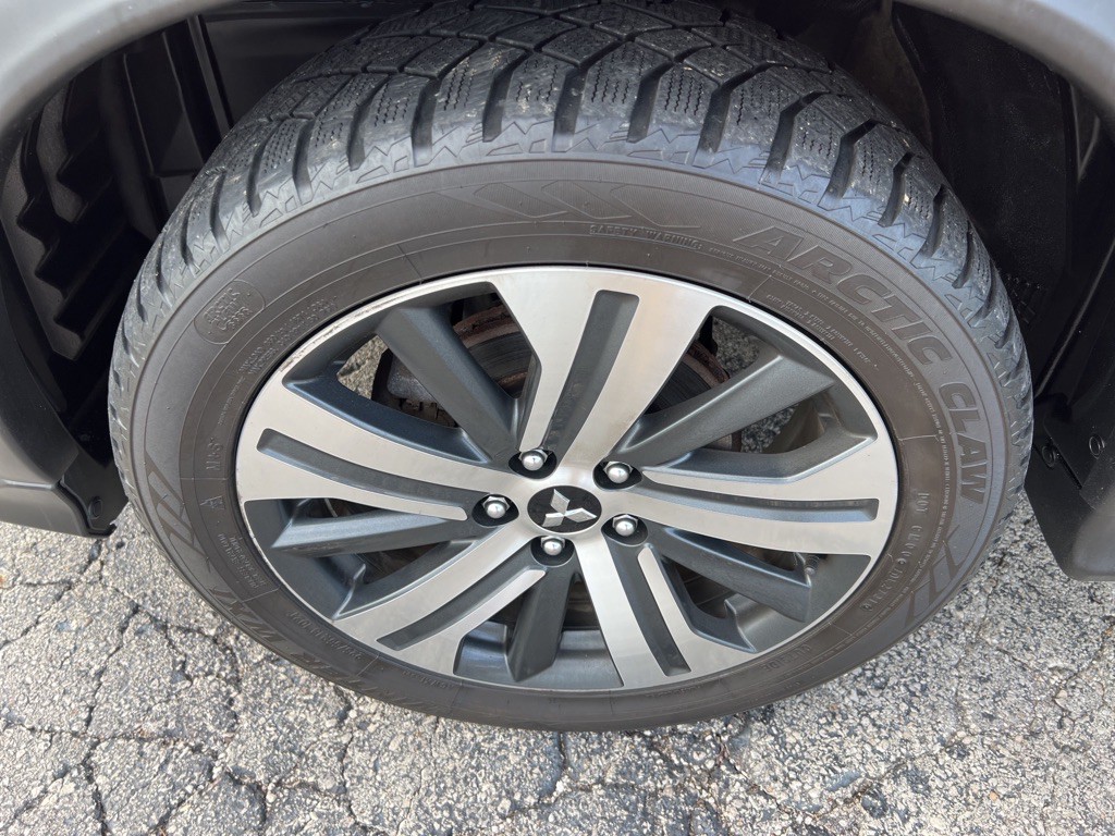 2021 Mitsubishi Outlander Image 44