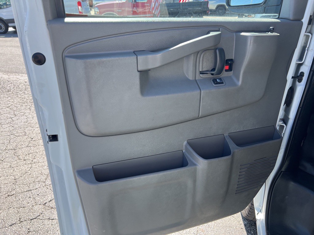 2020 Chevrolet Express Image 15