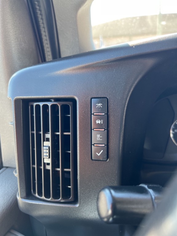2020 Chevrolet Express Image 25
