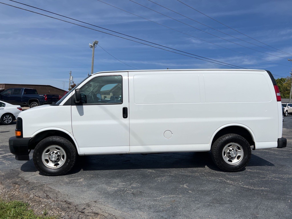 2017 Chevrolet Express Image 3