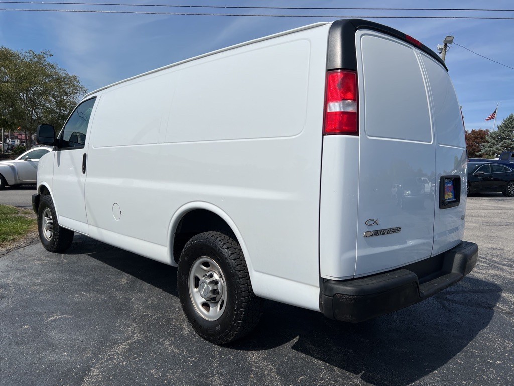 2017 Chevrolet Express Image 4