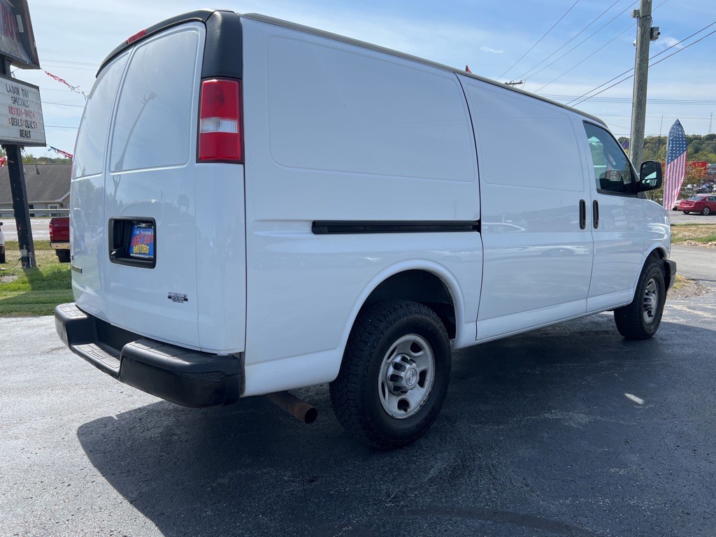 2017 Chevrolet Express Image 7
