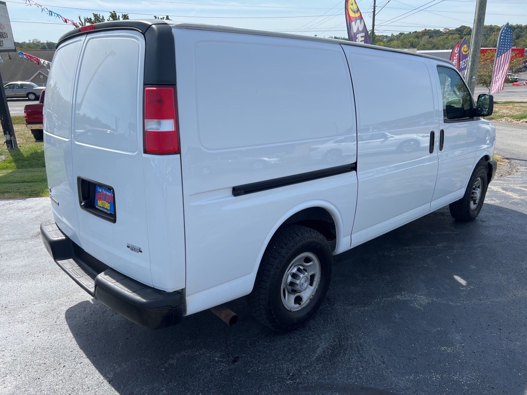 2017 Chevrolet Express Image 8