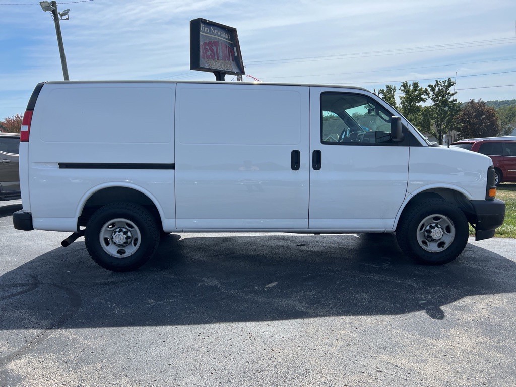 2017 Chevrolet Express Image 9