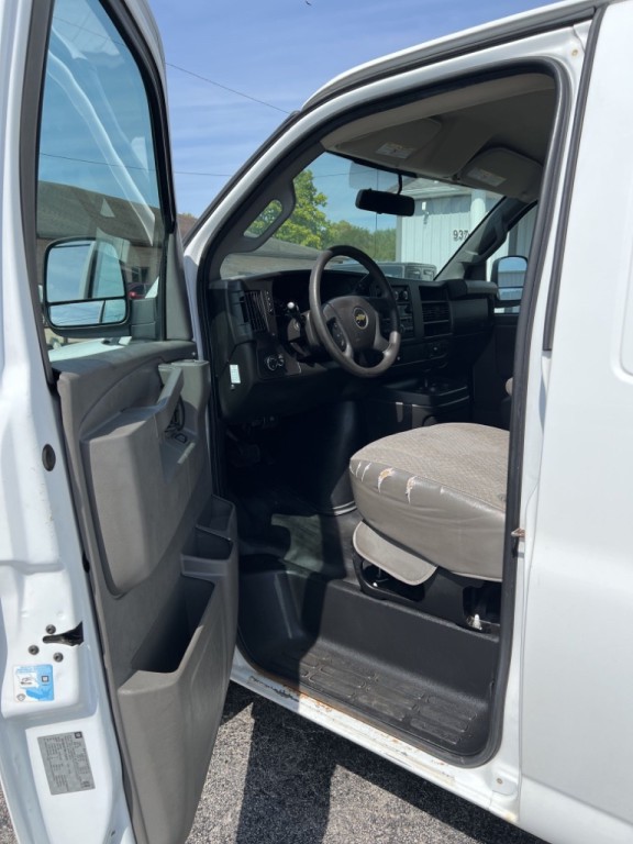 2017 Chevrolet Express Image 14