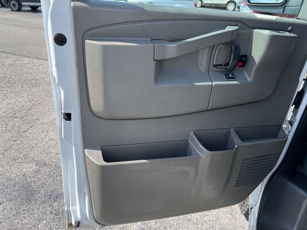 2017 Chevrolet Express Image 15