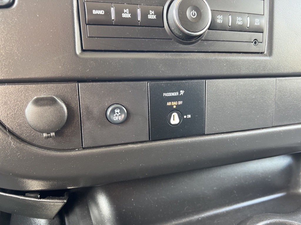 2017 Chevrolet Express Image 23