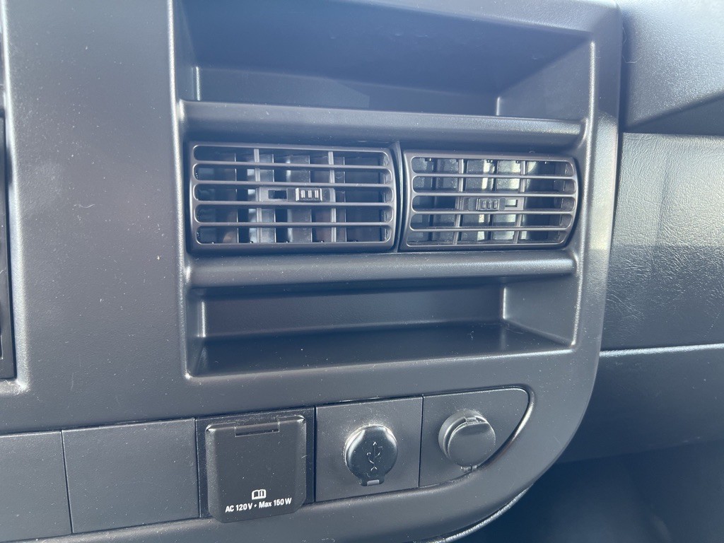 2017 Chevrolet Express Image 24