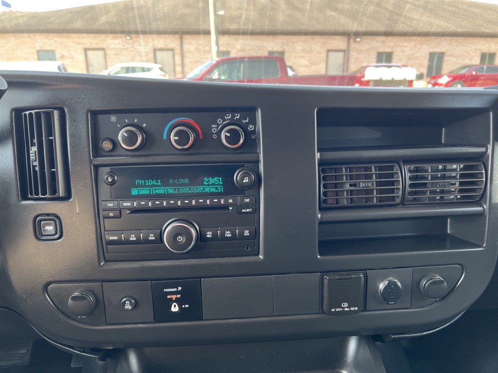 2017 Chevrolet Express Image 27