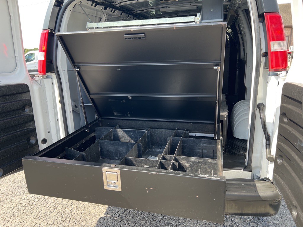 2017 Chevrolet Express Image 34