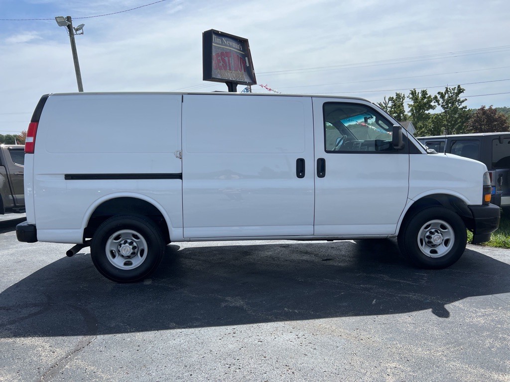 2019 Chevrolet Express Image 9