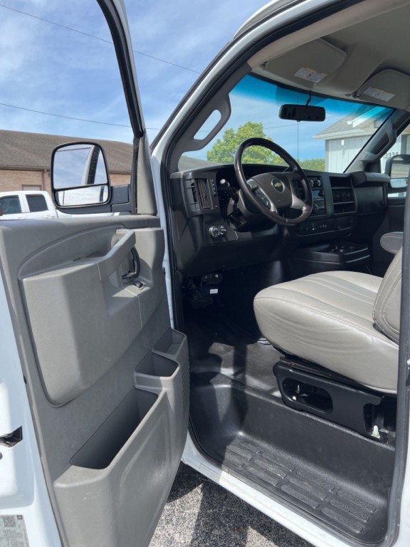 2019 Chevrolet Express Image 14