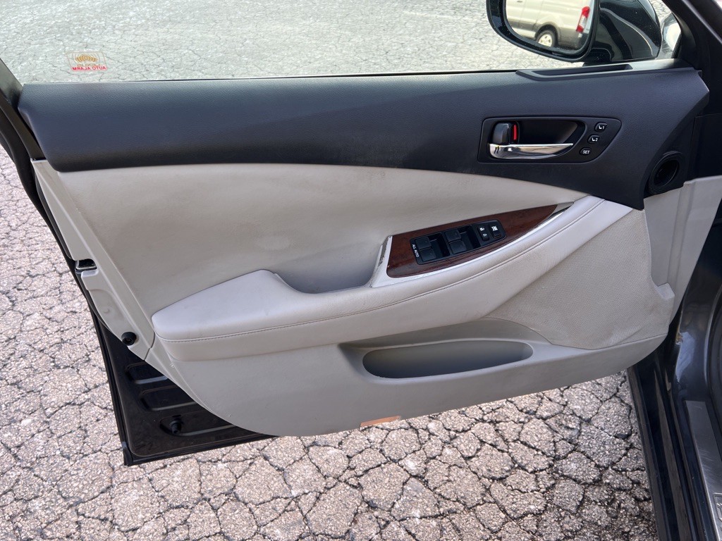 2010 Lexus ES Image 16