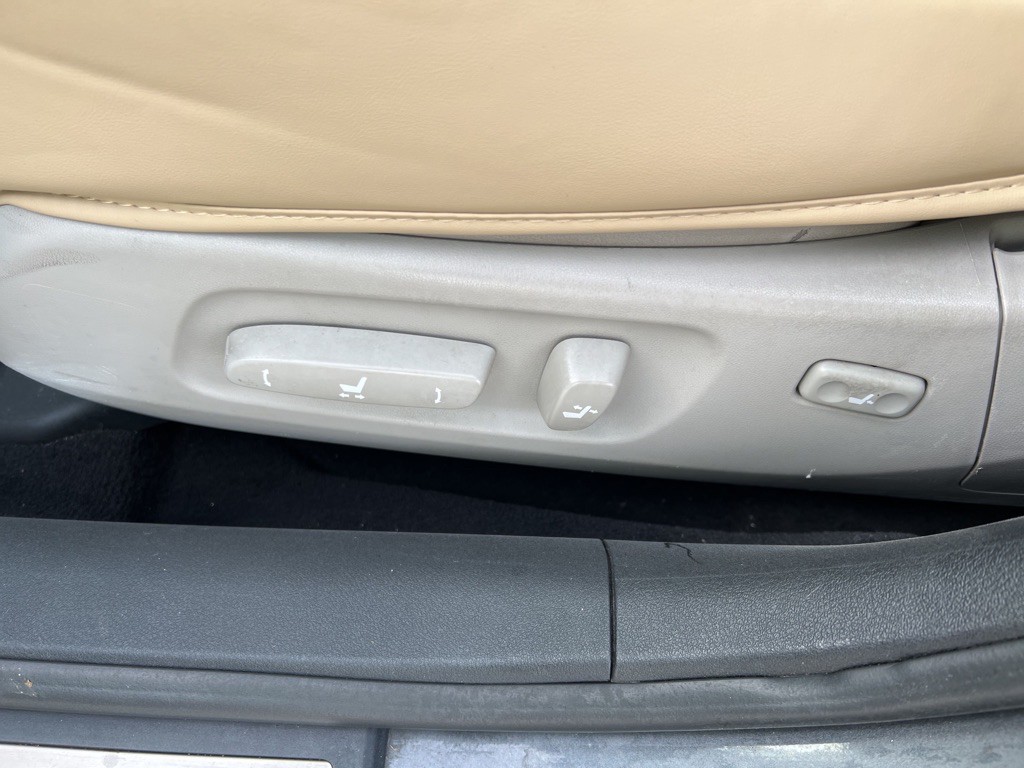 2010 Lexus ES Image 19