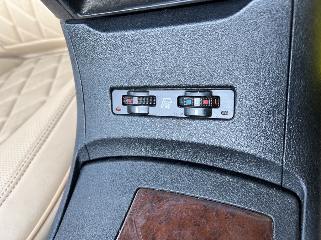 2010 Lexus ES Image 34