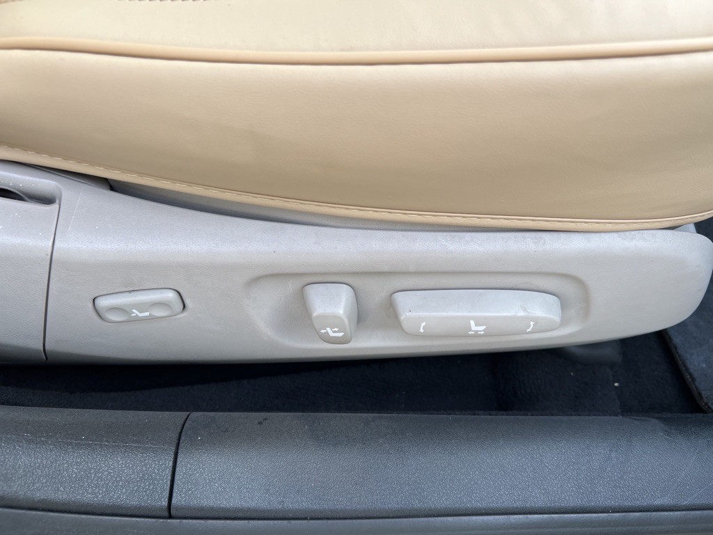 2010 Lexus ES Image 50
