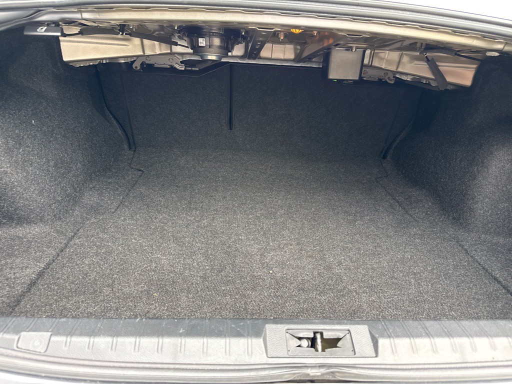 2016 Subaru Legacy Image 9