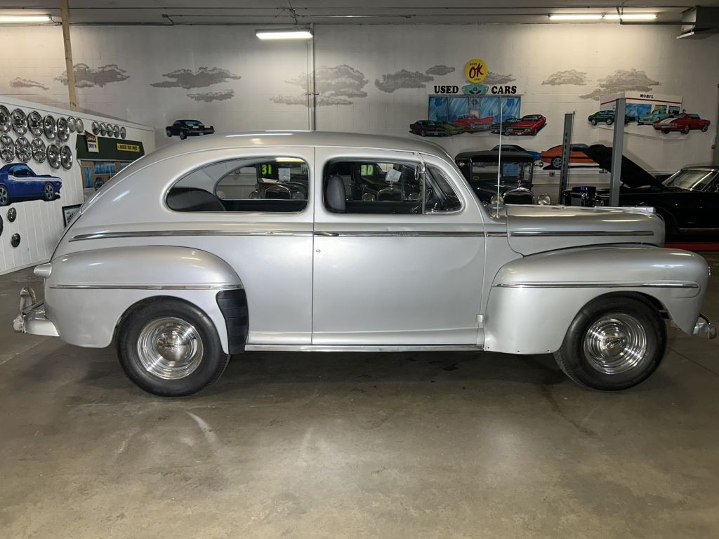1947 Ford Deluxe Image 4
