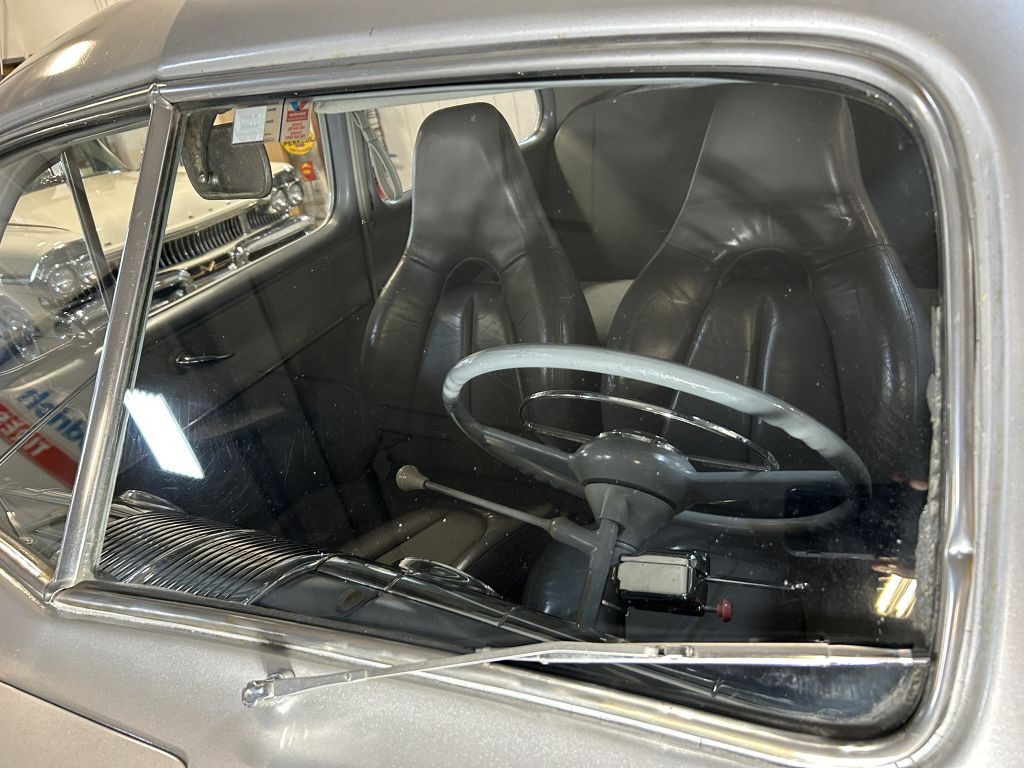 1947 Ford Deluxe Image 16