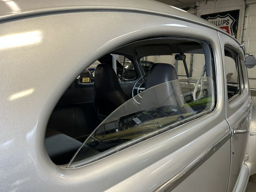 1947 Ford Deluxe Image 20